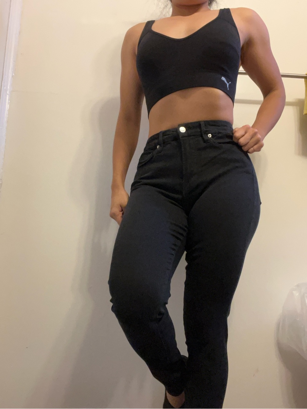 AG26 Good American Jeans